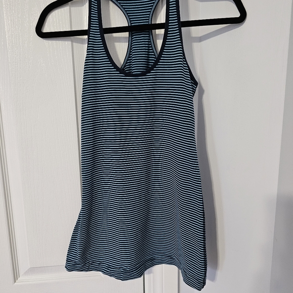 Lululemon racer back size 6. - Picture 2 of 3